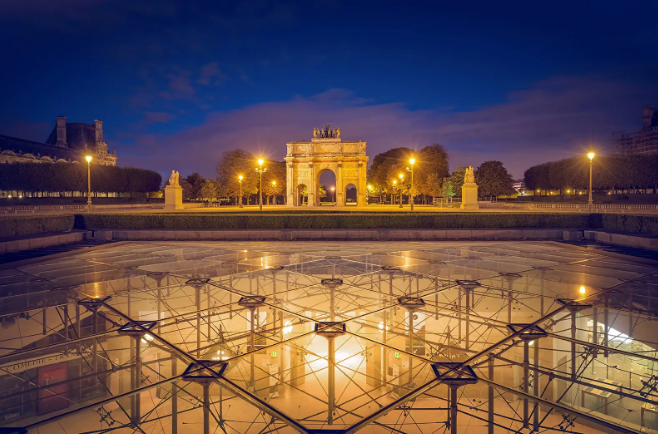 مول اللوفر كاروسيل