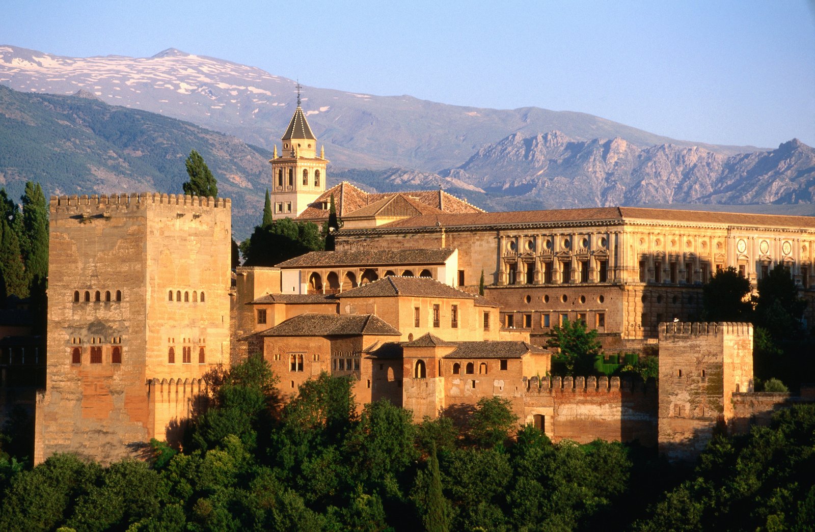 الكاتدرائية والكنيسة الملكية