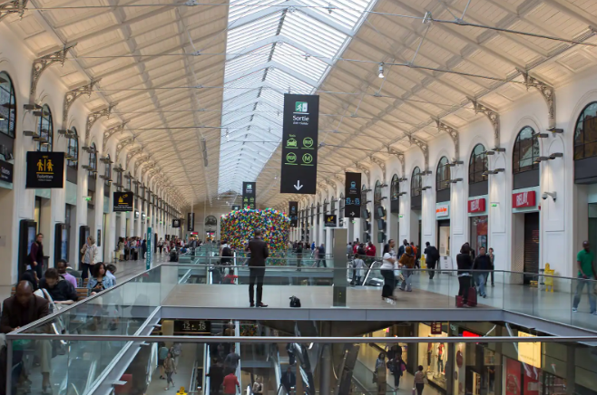 مركز تسوق سان لازار